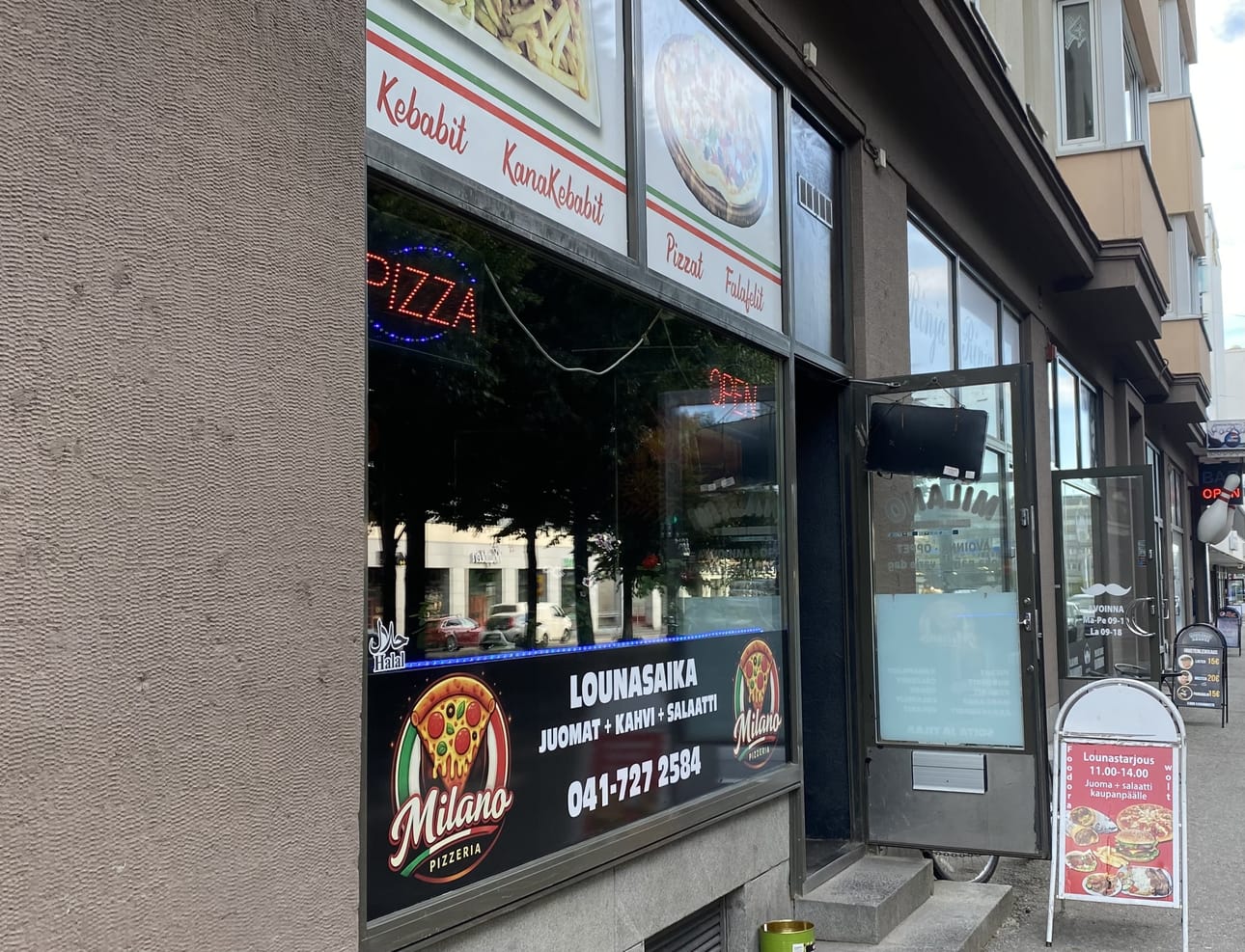 Kebab Pizzeria Milano sijaitsee lähellä kauppatoria, osoitteessa Kauppapuistikko 18.