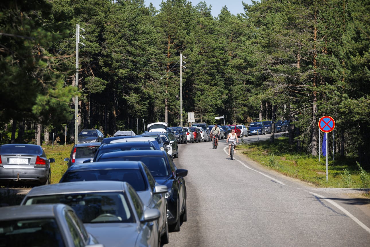Poliisi on puhalluttanut Hailuodossa heinäkuun aikana jo yli 300 kuljettajaa. Ruuhkat saaressa olivat suuria Bättre folk- festivaalin aikaan heinäkuun alussa.