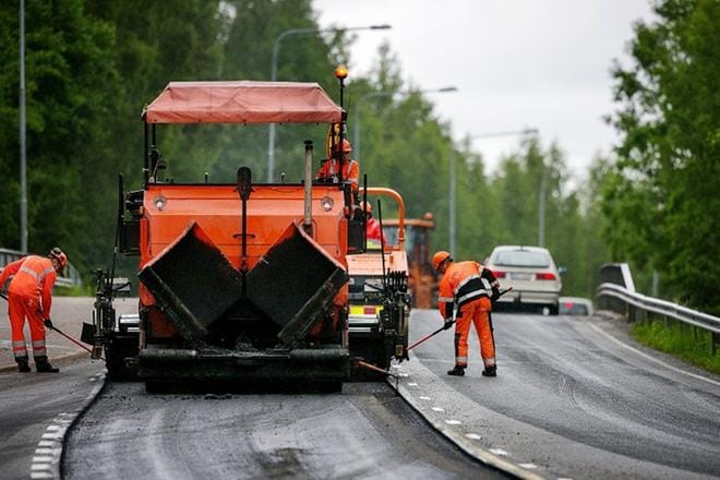 Etelä-Pohjanmaan ja Pohjanmaan asvalttiteitä päällystettiin kuluneena kesänä poikkeuksellisen vähän. ARKISTOKUVA: TIMO ANNANPALO