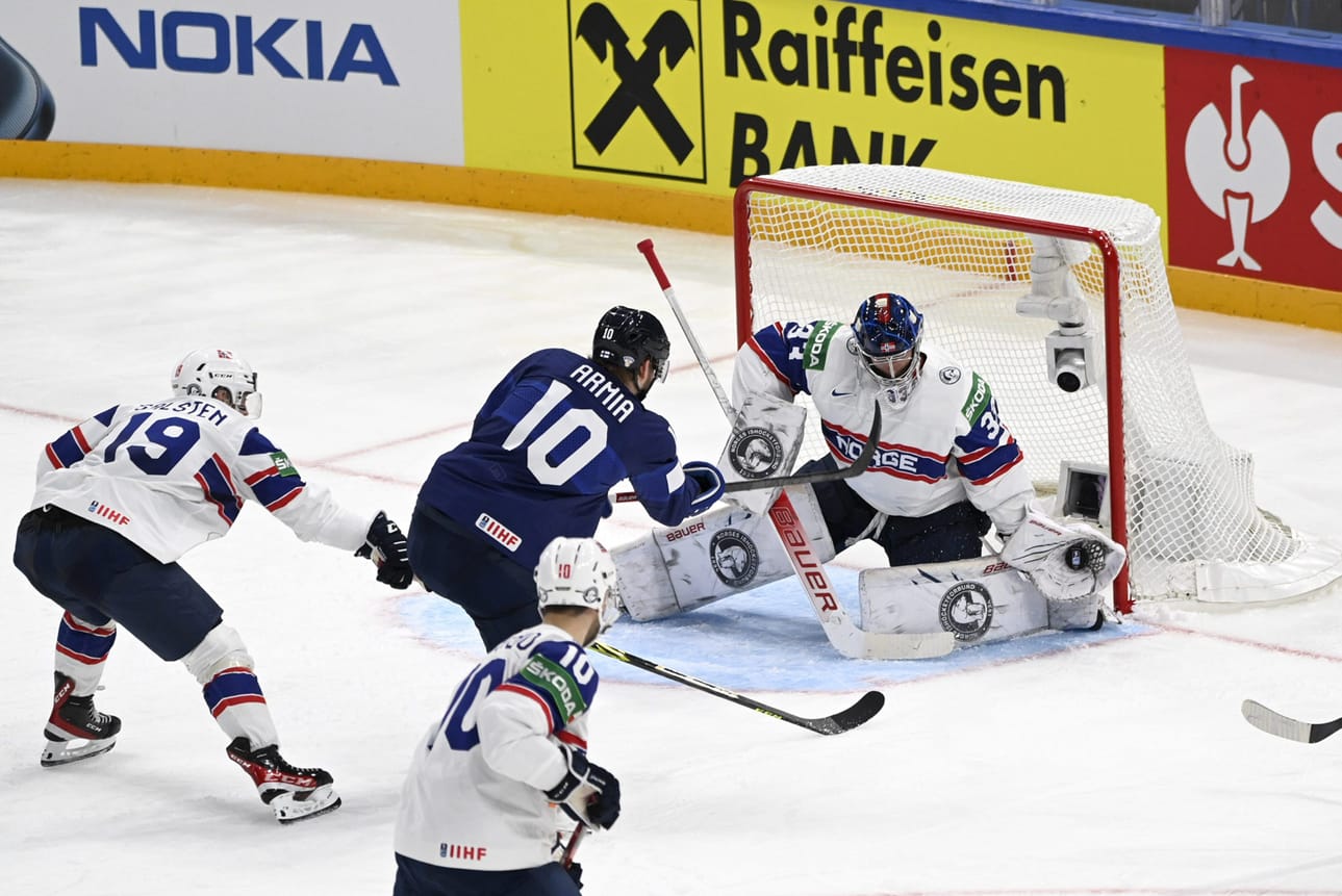 Joel Armian saldo ensimmäisessä aikuisten MM-ottelussa oli 1+1.