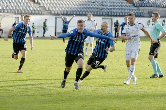 Tämä Lassi Viholaisen laukoma ja juhlima maali tuli liian aikaisin VPS:n voittotoiveiden kannalta. KUVA: JARI LAURIKKO/TS