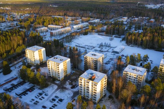 Ristinummella on sekä kerrostaloja että omakotitaloja. KUVAT: JARNO PELLINEN