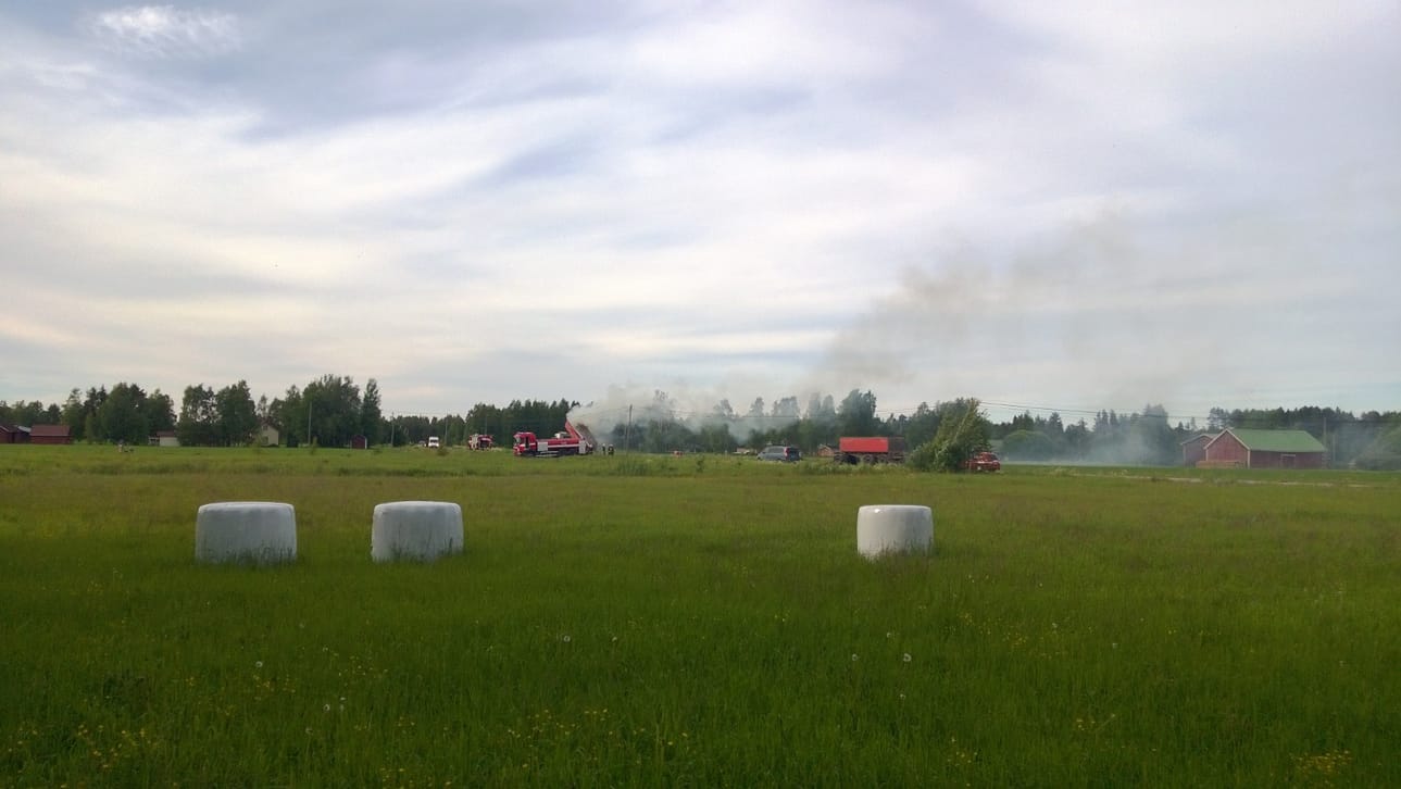 Kuorma-auton palo Revonlahdella tänään.