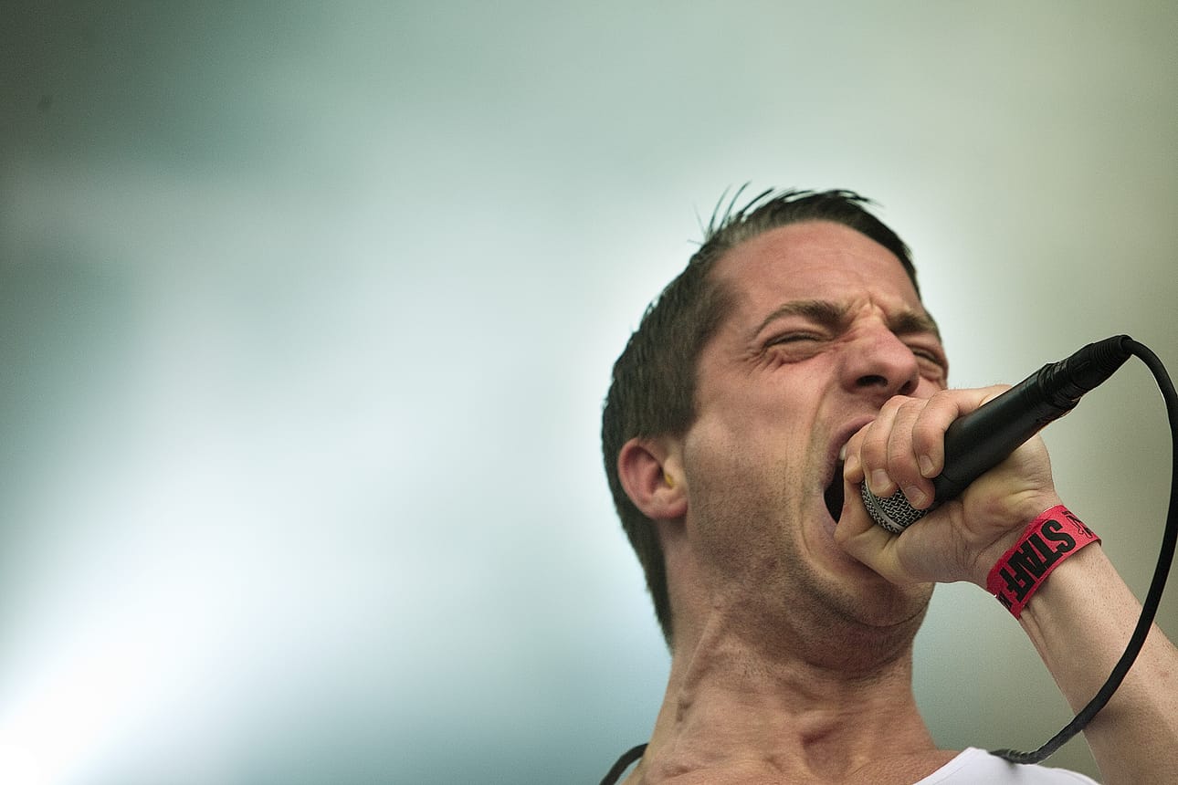 Toinen Zrockin ulkomaisista esiintyjistä on ruotsalainen Raised Fist. Arkistokuvassa vuodelta 2010 yhtyeen laulaja Alexander Rajkovic (nyk. Hagman) kuvattuna Qstockissa.