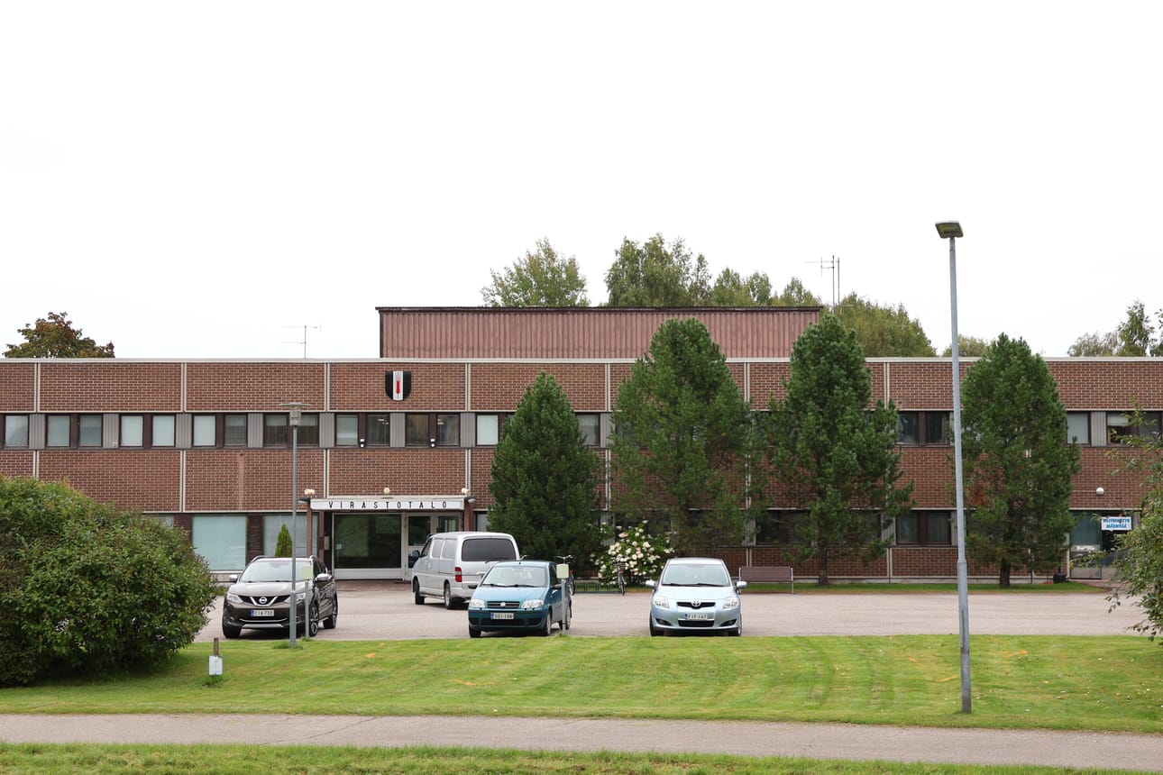 Isojoen virastotalon pysäköintipaikan ja jalkakäytävän välisen viheralueen uudistuksen toteuttajat on valittu.