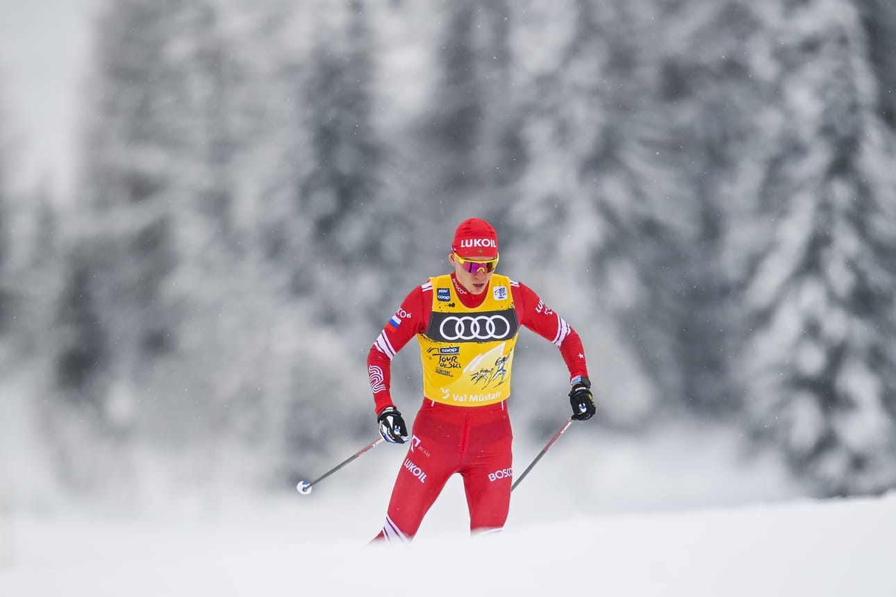 Viime vuonna Tour de Skin voittanut Aleksandr Bolshunov on matkalla toiseen perättäiseen Tourin voittoonsa. Kaksi vuotta sitten Bolshunov nitkahti loppunousussa, mutta voitti Seefeldin MM-kisoissa neljä mitalia.