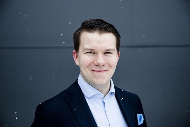 "Jos hallitus jää perussuomalaisten ummehtuneen perhepolitiikan vangiksi eikä kykene päättämään uudistuksesta, Demarinuoret aloittaa kansalaisaloitekampanjan tasa-arvoisemman perhepolitiikan puolesta", kertoo Demarinuorten puheenjohtaja Mikkel Näkkäläjärvi. KUVA: Joel Maisalmi