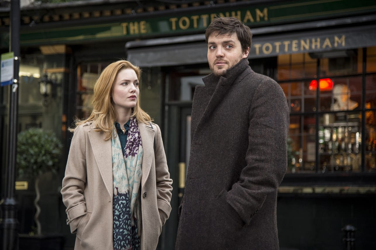 Holliday Grainger ja Tom Burge ovat pääosissa, kun yksityisetsivä C. B. Strike ratkaisee rikoksia Lontoossa Britanniassa.