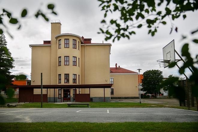 Vanhempien mielestä Mustasaaren keskuskoulun oppilaat voitaisiin väliaikaisesti siirtää Palosaaren kouluun. Kuva: Timo Annanpalo / arkisto