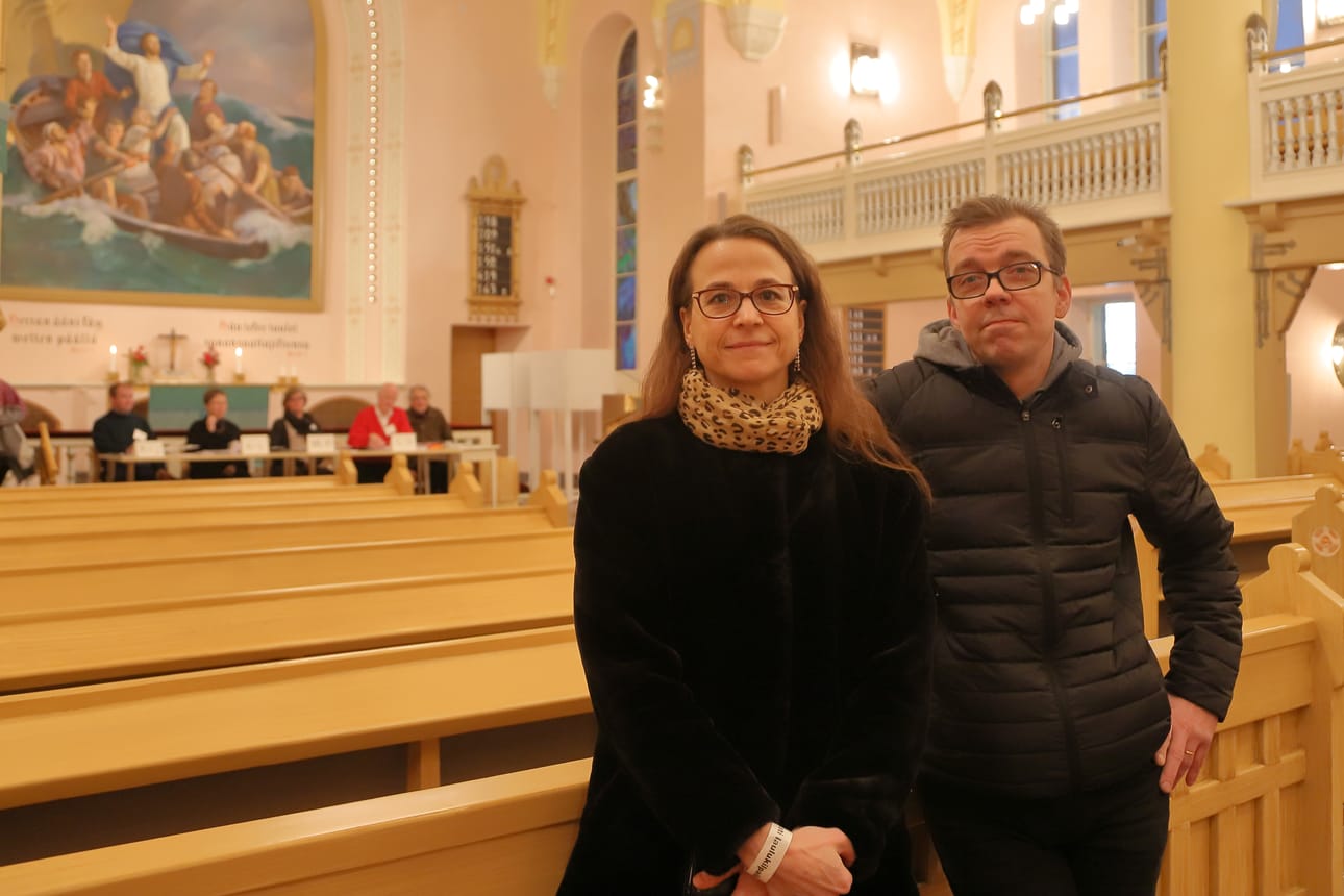 Kirsi Luiskala-Ahola ja Kari Ahola löysivät kumpikin seurakuntavaaliehdokkaiden joukosta aivan uuden henkilön, jolle äänensä antoivat.