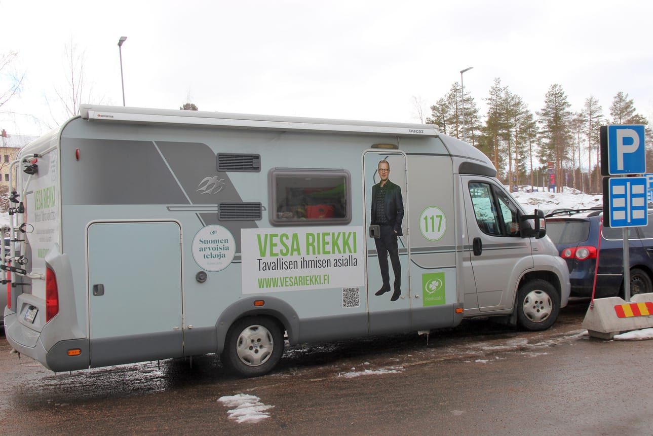 Vaalikentillä kulkupelitkin on valjastettu kampanjaan.