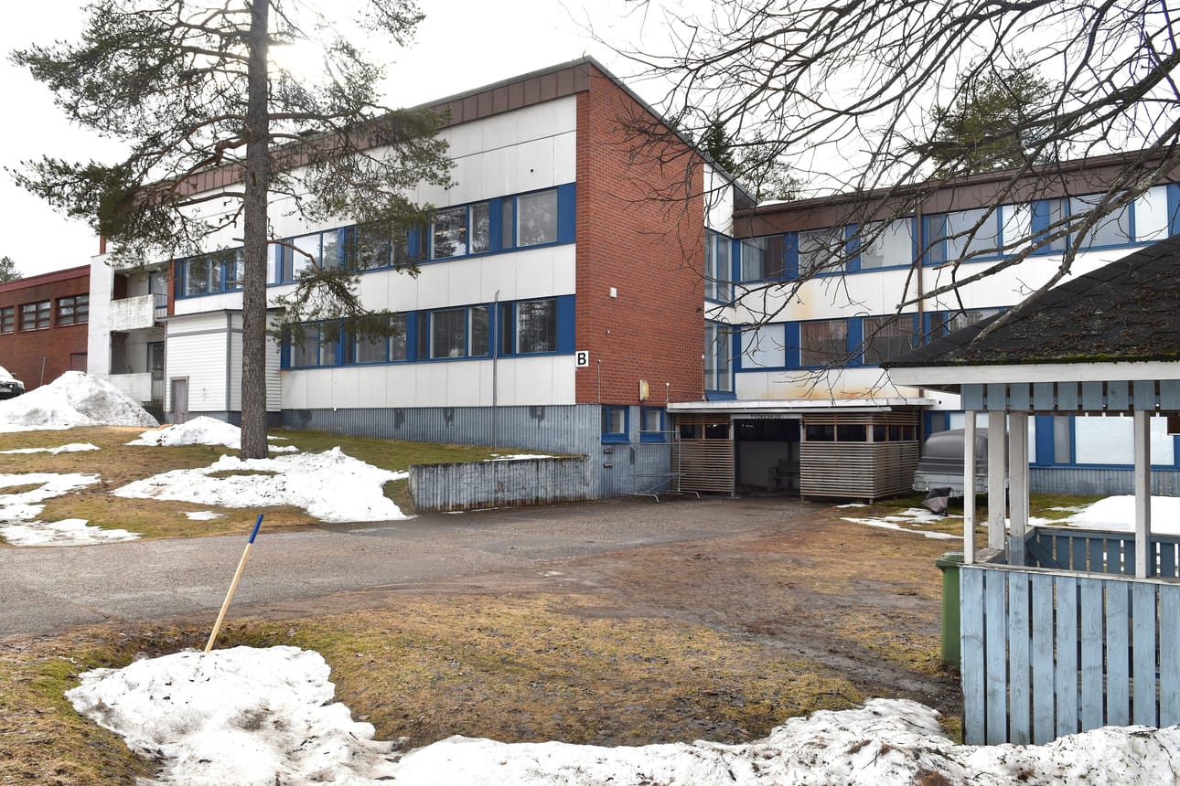 Koulukeskuksen B-talo on kunnan toimitilaohjelman Kehitä/Luovu-salkussa. Talo on tarkoitus purkaa tulevaisuudessa sen jälkeen, kun uudet hallinnon tilat ovat valmistuneet.