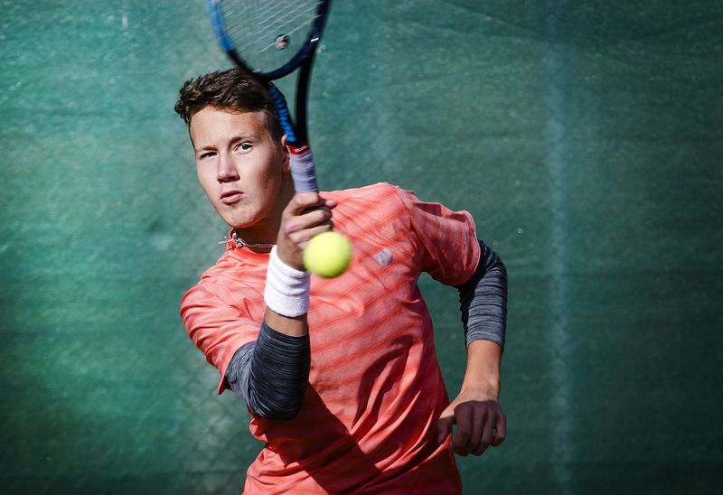 Kemin tenniskilpailuihin sata kilpailijaa – Oliver Saarinen ennakkosuosikki