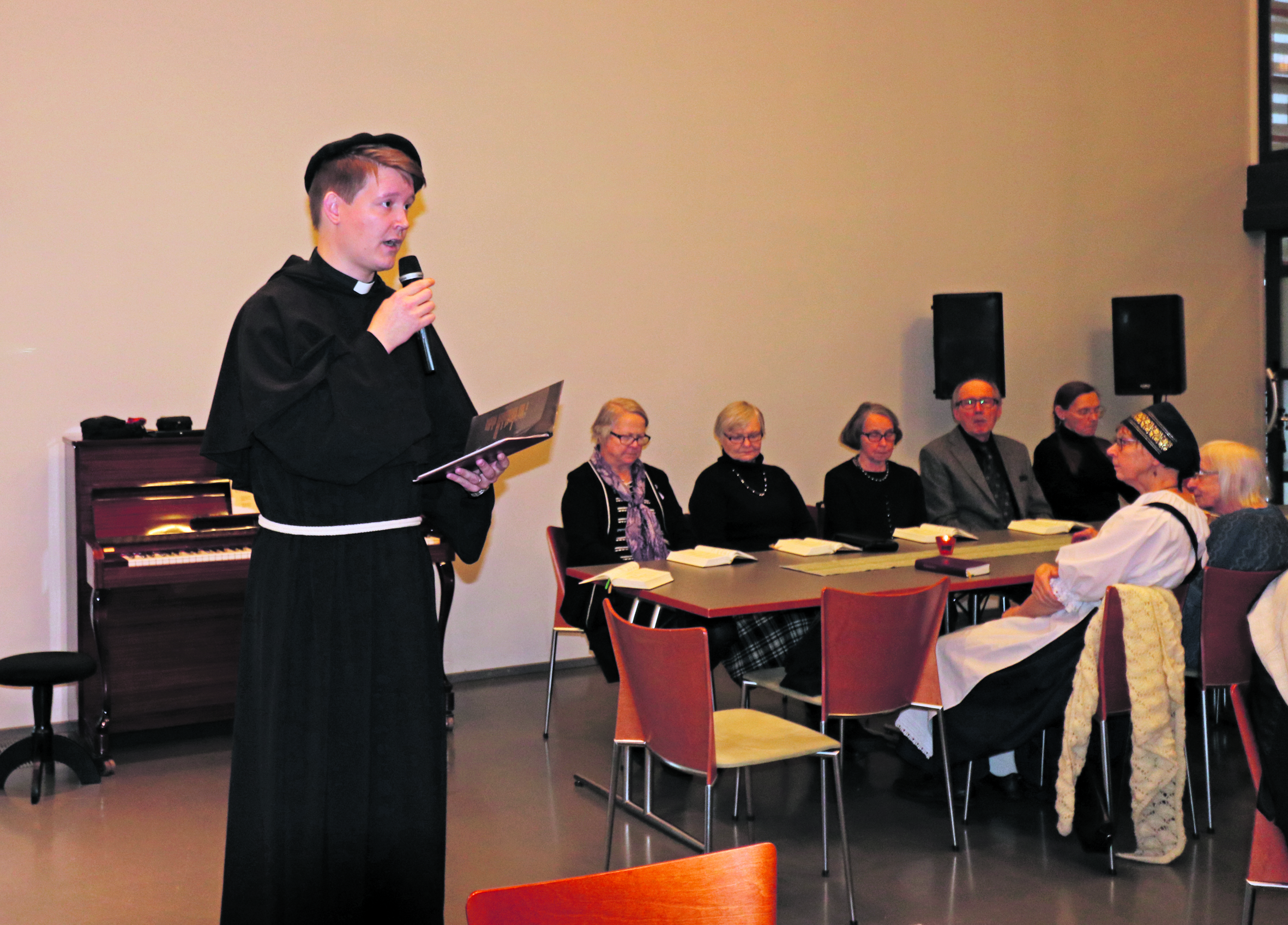 Paulus Pikkarainen esiintyi Syysfestillä Kempeleen omana Martti Lutherina.