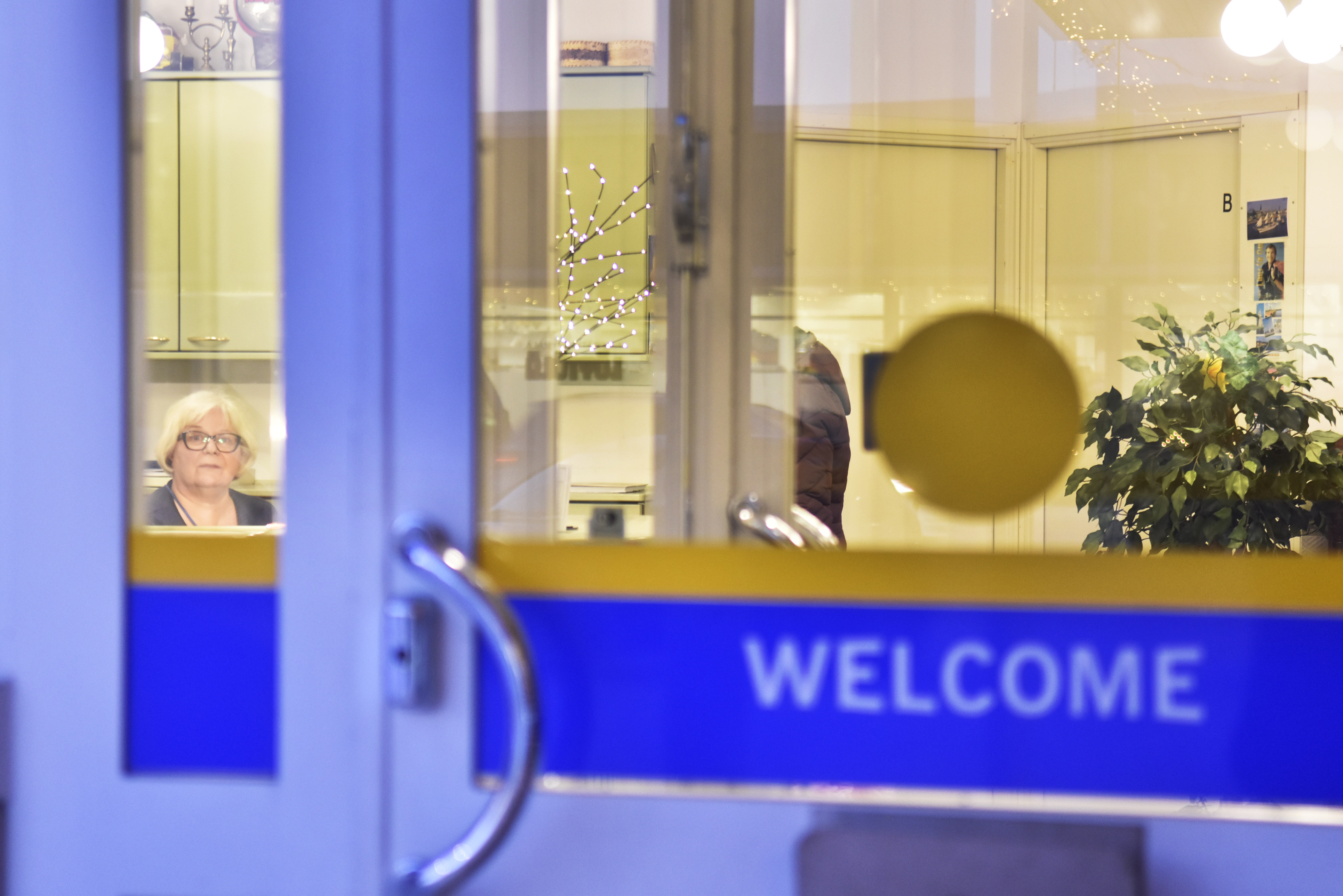<p>Hotelli Kuusangan Tuula Kallunki toivoo säällisempiä lentovuoroja Kuusamoon ja keskustaan iltaisin aukiolevia käyntikohteita.</p>