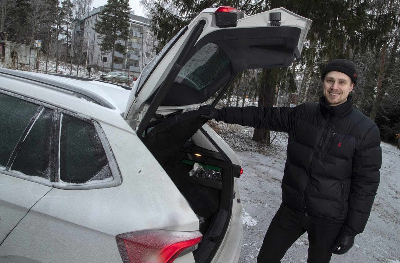 Eero Liikasen mielestä leasingpaketteja oli helppo vertailla keskenään, mutta vertailu auton vuokrauksen ja oston välillä oli vaikeampaa. Liikanen valitsi leasingautoksi pienen katumaasturin Skoda Kamiqin.