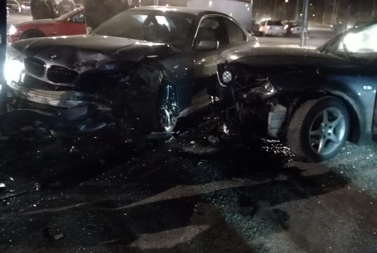 Parkkipaikkakolarista selvittiin peltivaurioilla.