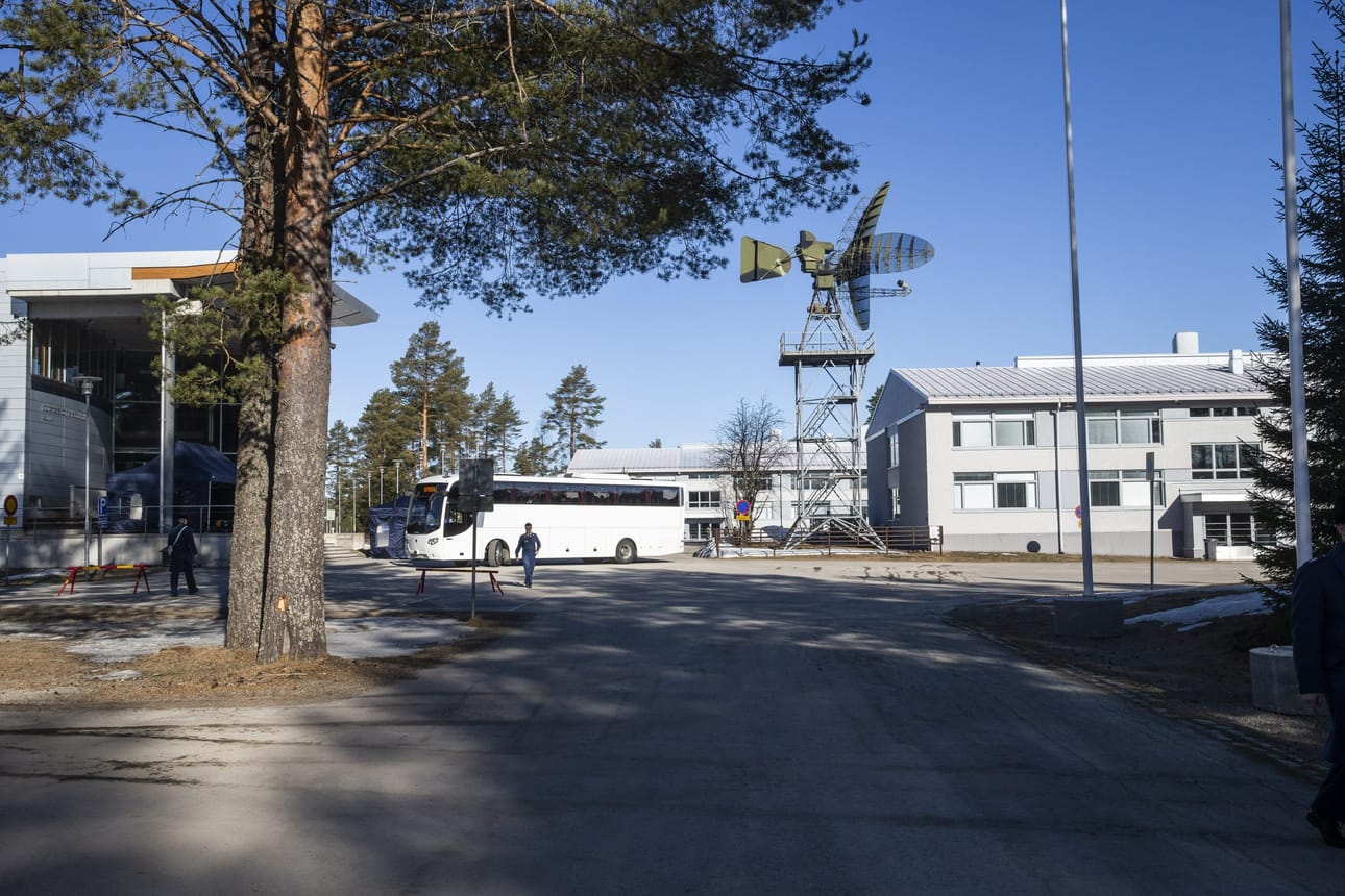 Varuskuntaoloissa tarttuvat taudit leviävät helposti, koska varusmiehet yöpyvät usean hengen tuvissa ja ovat koulutuksessa sekä vapaa-aikana paljon tekemisissä toistensa kanssa. LEHTIKUVA / HANNU RAINAMO