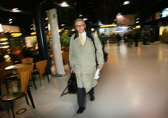 Yrittäjä Kari Selmgren lensi työn takia Oulun ja Helsingin väliä vuonna 2005.