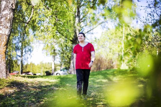 Politiikan ilmiöt ja historia ovat kiinnostaneet Elias Mäkeä jo pitkään, ja hän haluaa opiskella niitä lisää yliopistossa. KUVA: KRISTA LUOMA
