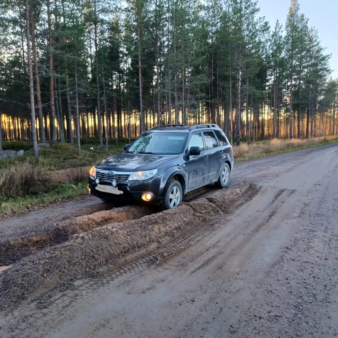 – Isoimmat kuopat ovat ulkopaikkakuntalaisille jopa vaarallisia, kertoo kuvan ottanut Olli Alakorva.