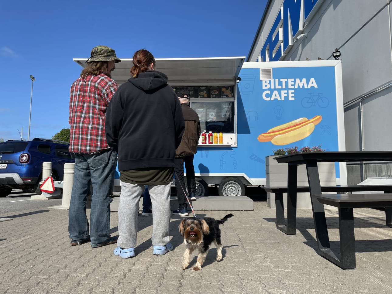 Bilteman kioskille ovat myös koirat tervetulleita.