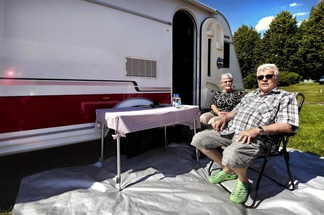Porvoolaiset Heljä ja Timo Takamäki ovat Tangomarkkinoiden konkarikävijöitä. KUVAT: JOUKO HÄNNINEN