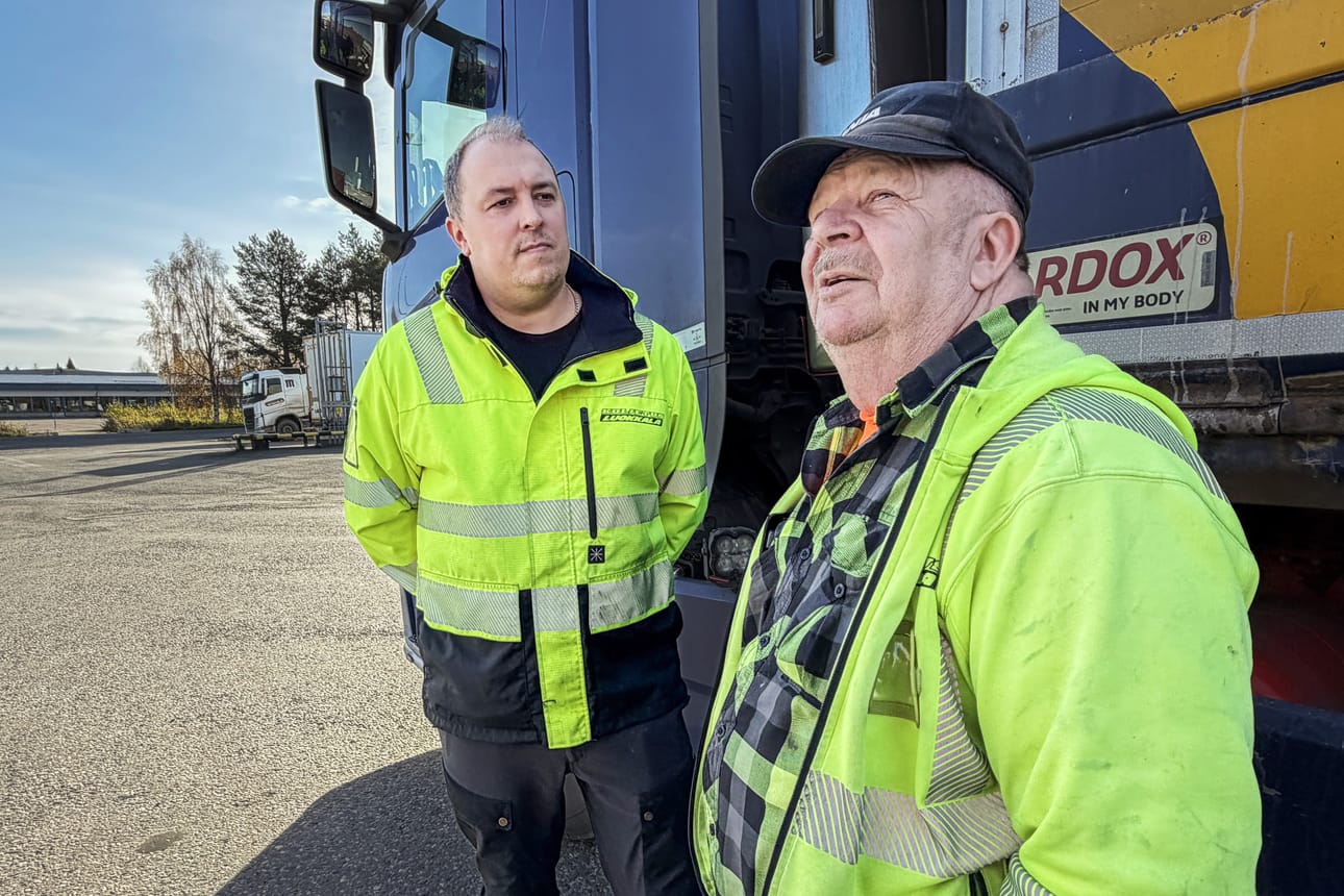 Kuljetusyrittäjä Juha Luokkala ja kuski Erkki Mäkitervo tietävät, että jokaisella sentillä on merkitystä, kun polttoainetta menee kuukaudessa kymmeniä tuhansia litroja.