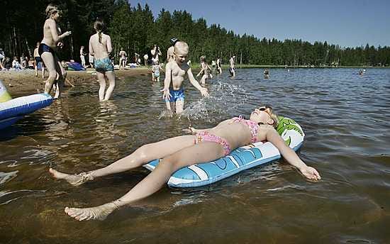 Tämän kesän ykkösranta Oulun seudulla on Valkiaisjärven rannalla.