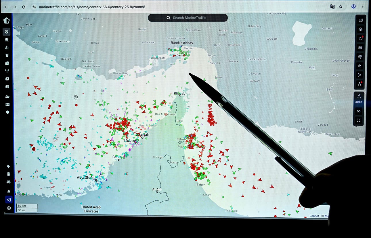 Hormuzinsalmi on tärkeä öljykuljetusten kannalta. Sen sulku näkyi heti öljyn maailmanmarkkinahinnoissa.