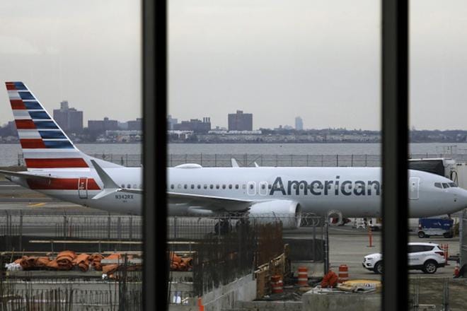 Boeing 737 MAX -konetyyppi asetettiin lentokieltoon ympäri maailmaa sen jälkeen, kun kahdessa maahansyöksyssä oli kuollut yhteensä lähes 350 ihmistä. KUVA: PETER FOLEY / EPA