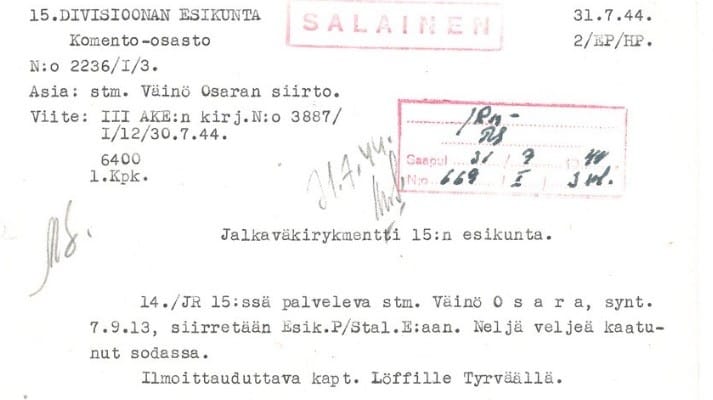 Yksityiskohta Raija Ylönen-Peltosen löytämästä ja Twitter-tilillään jakamasta kuvasta. Tällä käskyllä neljä veljeään menettänyt Väinö Osara määrättiin pois rintamalta.
