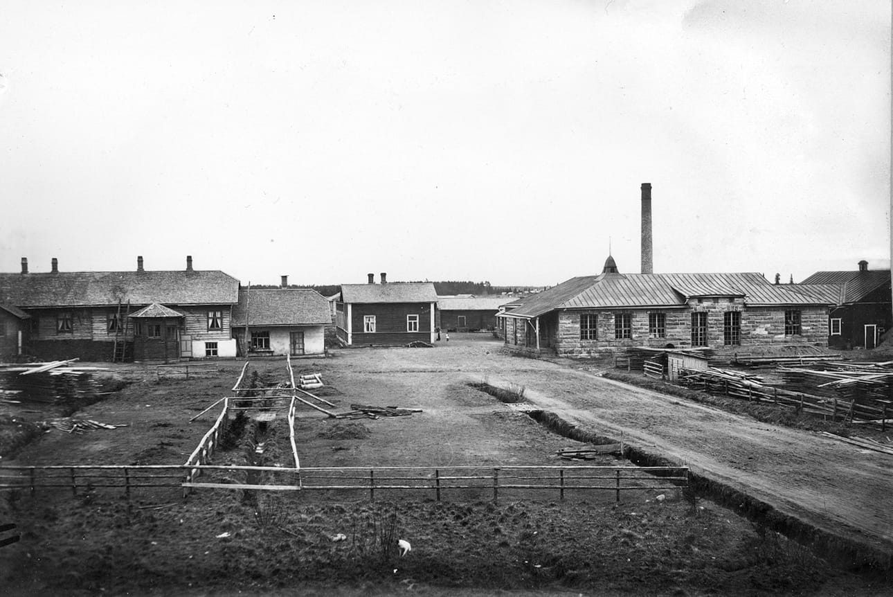 Tyrnävän meijerialue. Kuva on todennäköisesti otettu 1920-luvun alussa.