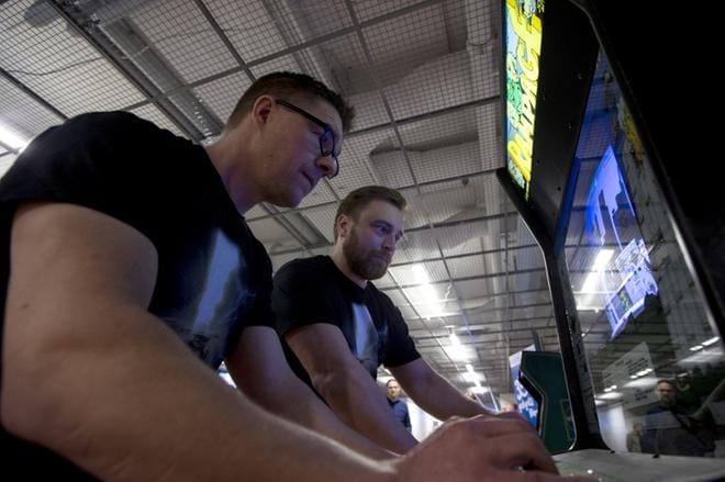Olli Raatikainen ja Teemu Närvä ovat järjestäneet pelitapahtuman