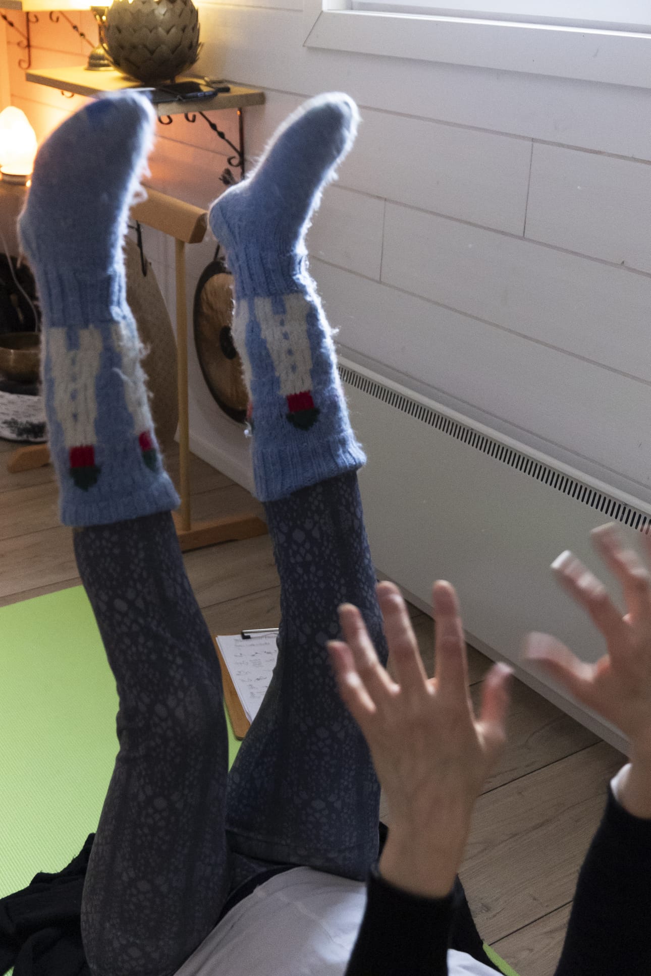 Dopamiinipiikkiä saa alas hengityksen tahtiin tehtävillä rauhallisilla liikkeillä ja ravisteluilla. Rauhallinen olo kertoo, että piikki on laskenut. Silloin on tullut tilaa oksitosiinille ja serotoniinille.