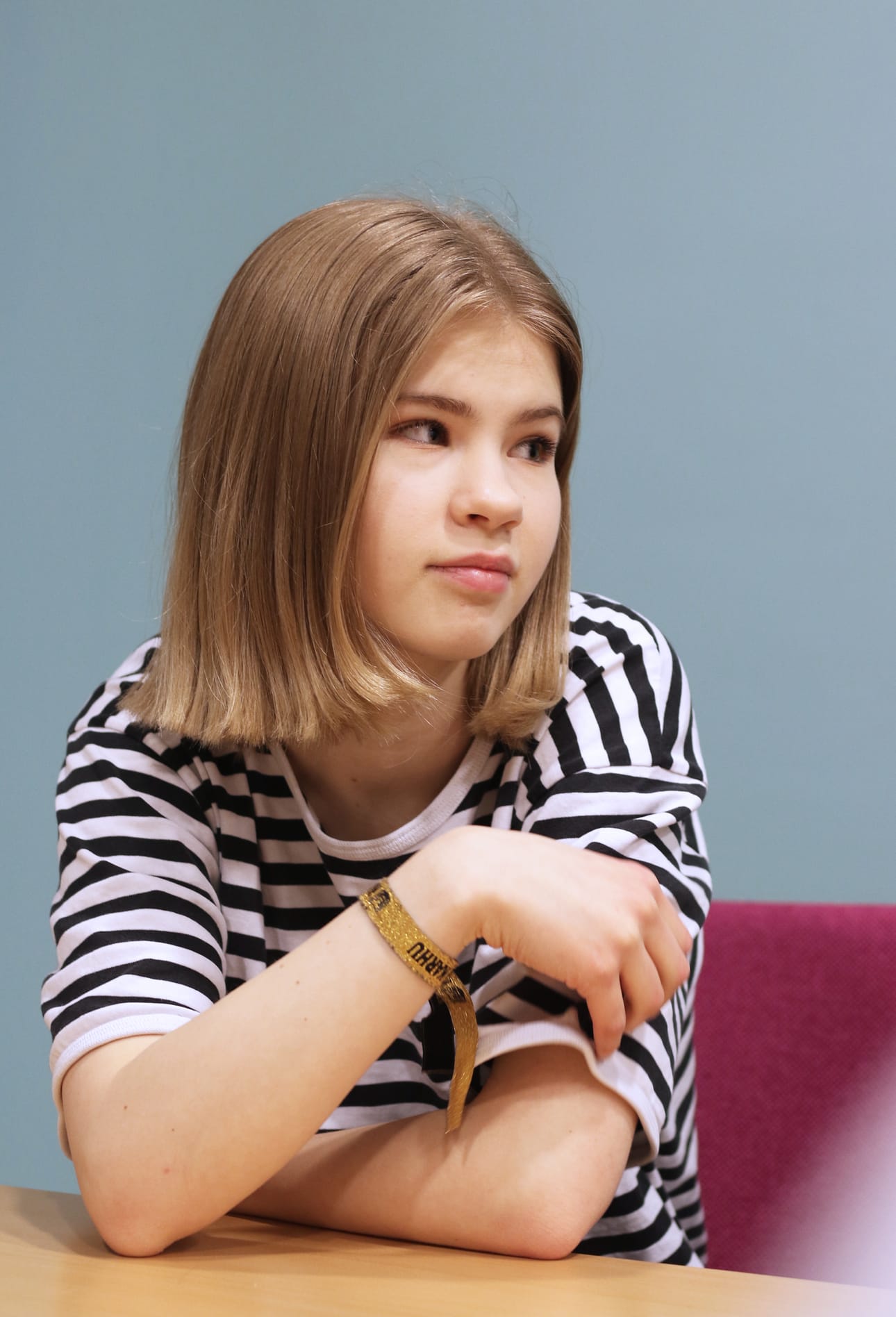 Lotta Ylimartimo muistuttaa, etteivät kaikki suomalaiset ole juroja ja hiljaisia.