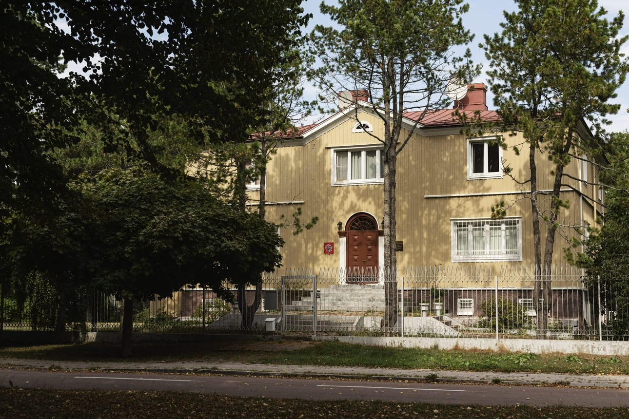 Venäjän Maarianhaminan-konsulaatin sulkemista on vaadittu muun muassa kansalaisaloitteessa. LEHTIKUVA / Roni Rekomaa