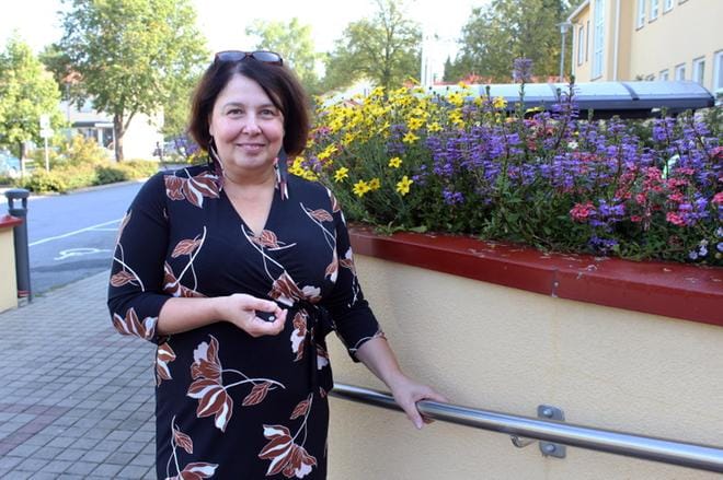Ähtärin toimisto- ja viestintäsihteeri Maarit Rapp viestittää maaseudun ihanuutta myös pääkaupunkiseudulla asuville lapsilleen ja houkuttelee heitä myös paluumuuttajiksi. Soinissa ja lähikunnissa on tilaa. KUVA:MINNA HIIRONEN