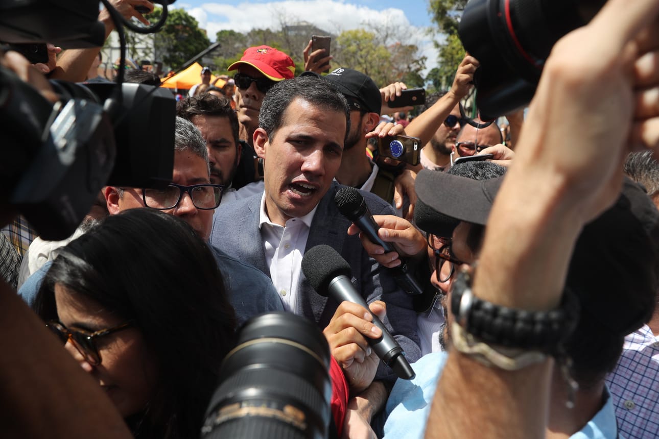 Oppositiojohtaja Juan Guaidó osallistui lauantaina Venezuelan presidentin Nicolás Maduron vastaiseen mielenosoitukseen.