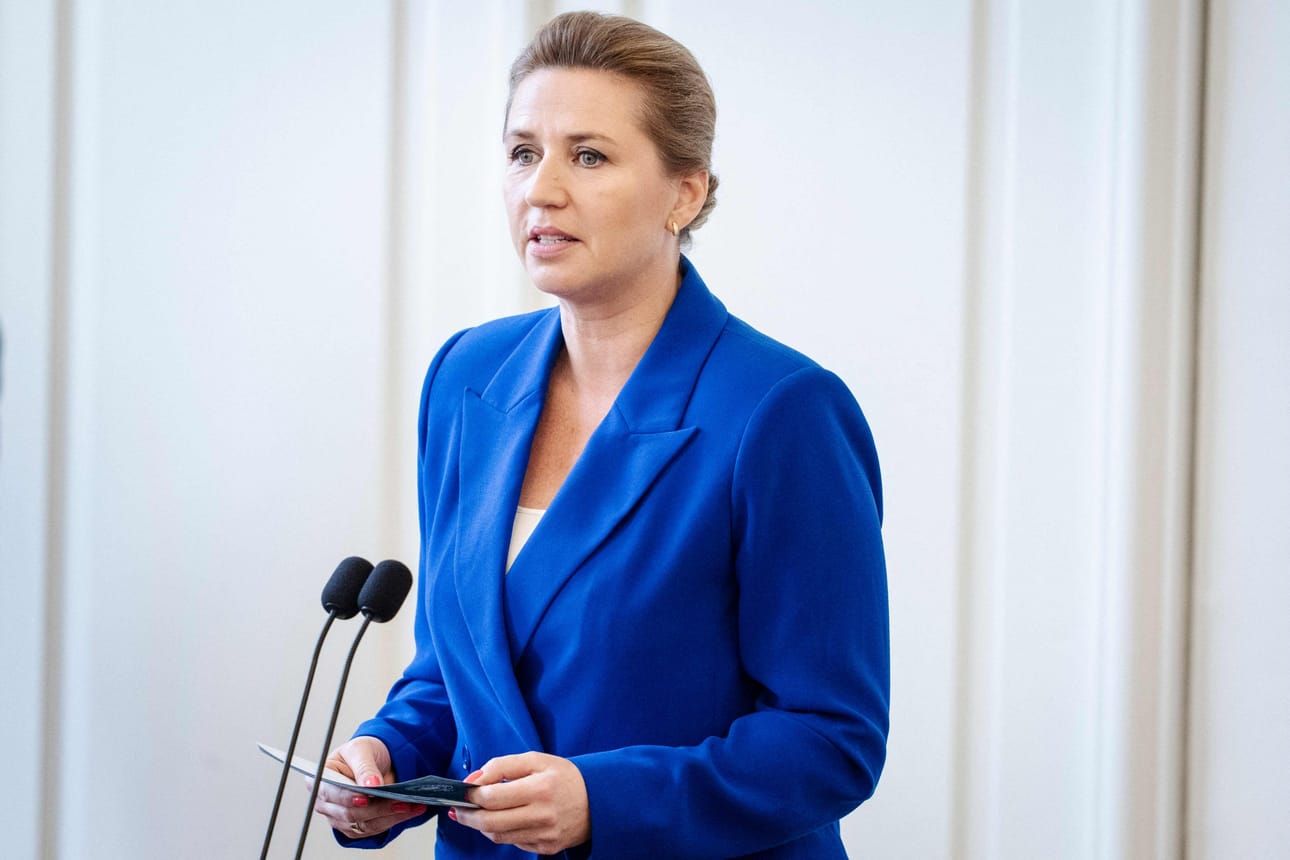 Pääministerin kanslian mukaan eilen pahoinpidellyksi joutunut Tanskan pääministeri Mette Frederiksen on muuten kunnossa, mutta järkyttynyt. LEHTIKUVA / AFP
