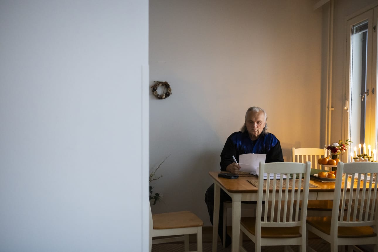 Jussi Mäkäräinen on kokenut vanhempiensa poismenojen kohdalla, että hautauksen voi järjestää arvokkaasti pienemmälläkin summalla.