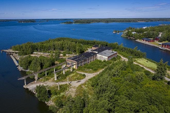 Mansikkasaaren telakkahalli valmistui vuonna 1942. Wärtsilän telakkatoiminta loppui siellä vuonna 1982. Vaasan kaupungin omistukseen rakennus siirtyi 1996. Arkistokuva.