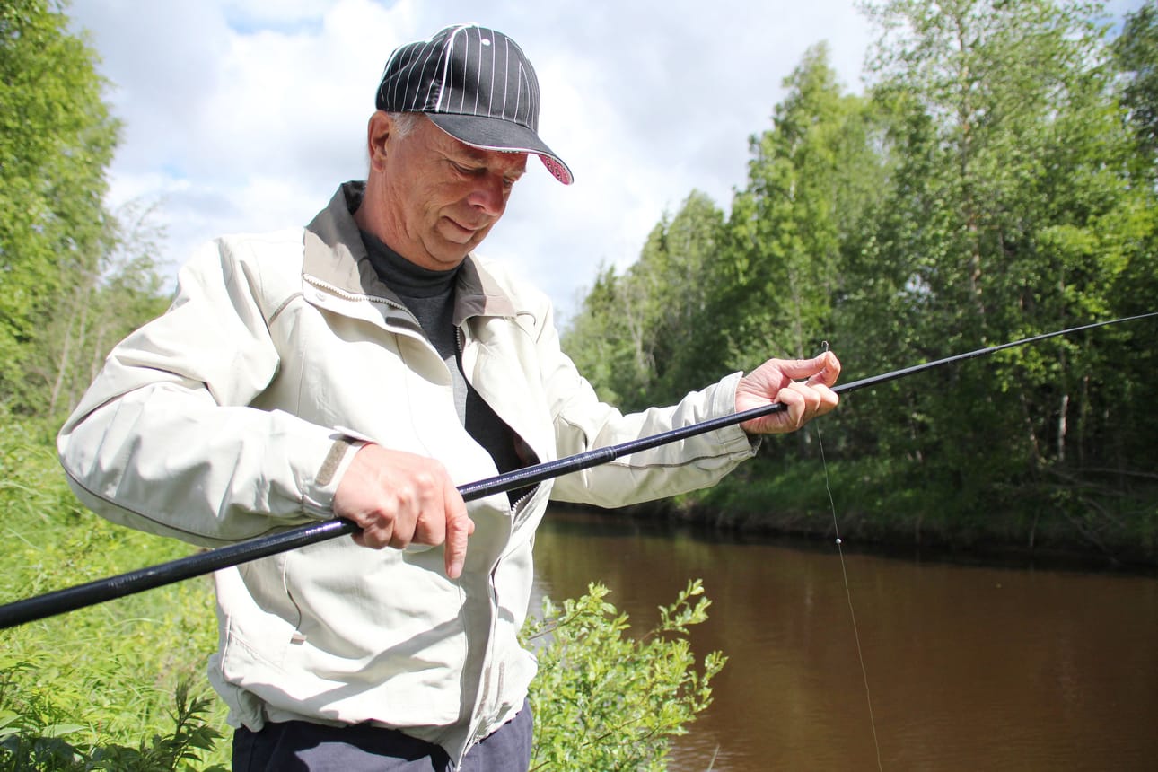 Kala ei syönyt Luohuanjoessa, joten Erik Ekman pistää vavan kasaan.