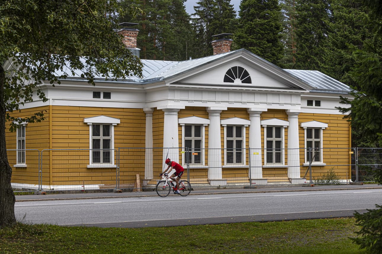 Törnäväntien varrella komisteleva entinen ruutilaboratorio on saanut viime vuonna pintaremontin. Nyt 15 vuotta lukittuna olleen museorakennuksen sisätilat uusitaan museokäyttöön.