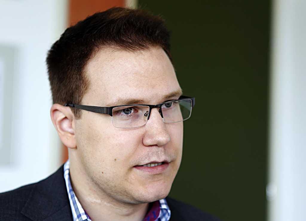 Perussuomalaisten oululainen kansanedustaja Olli Immonen kehottaa sisäministeri Päivi Räsästä (kd.) estämään radikaalin muslimisaarnaajan pääsyn Suomeen.