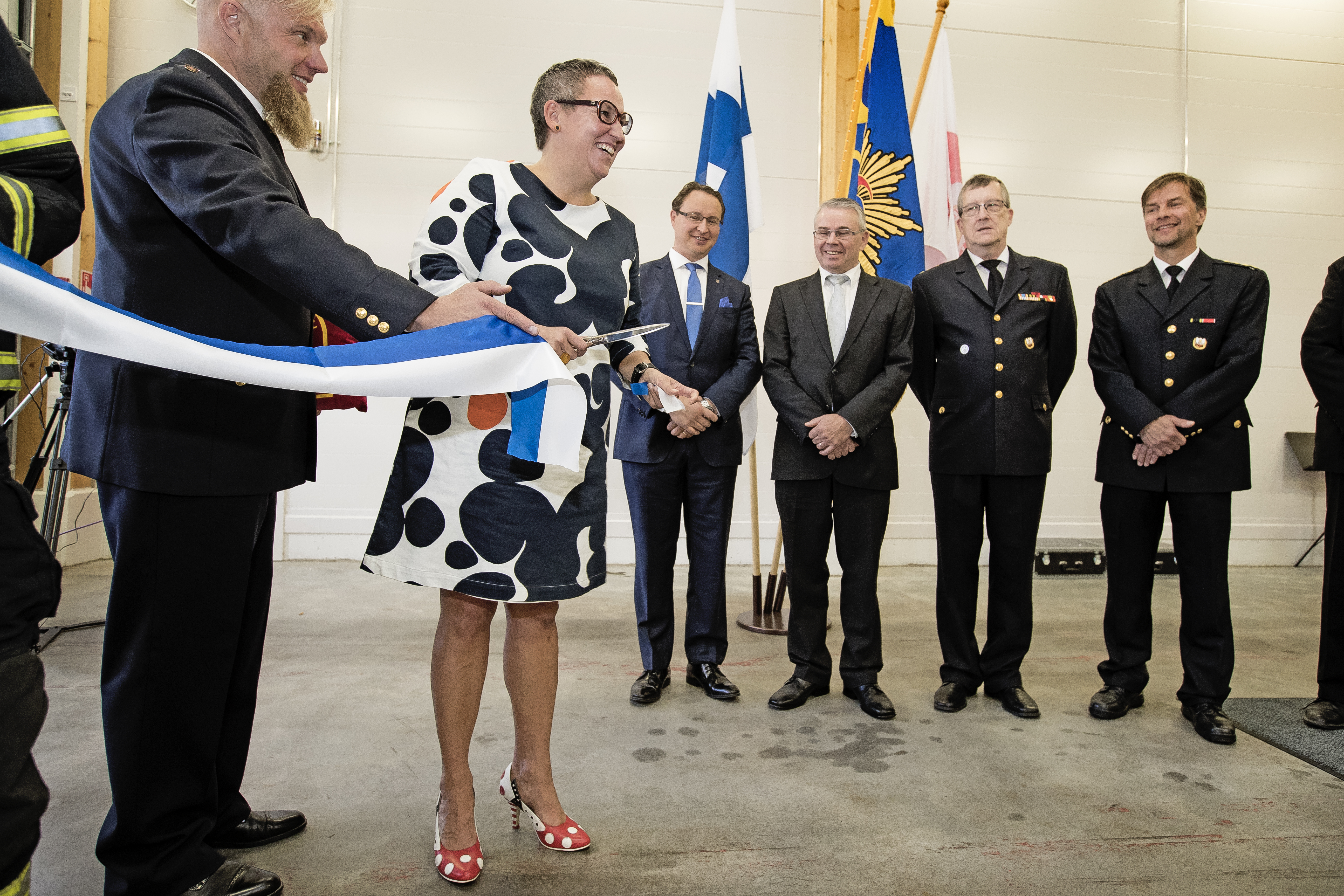 Marjukka Manninen vihki Raahen laajennetun ja peruskorjatun  paloaseman käyttöön perjantaina.