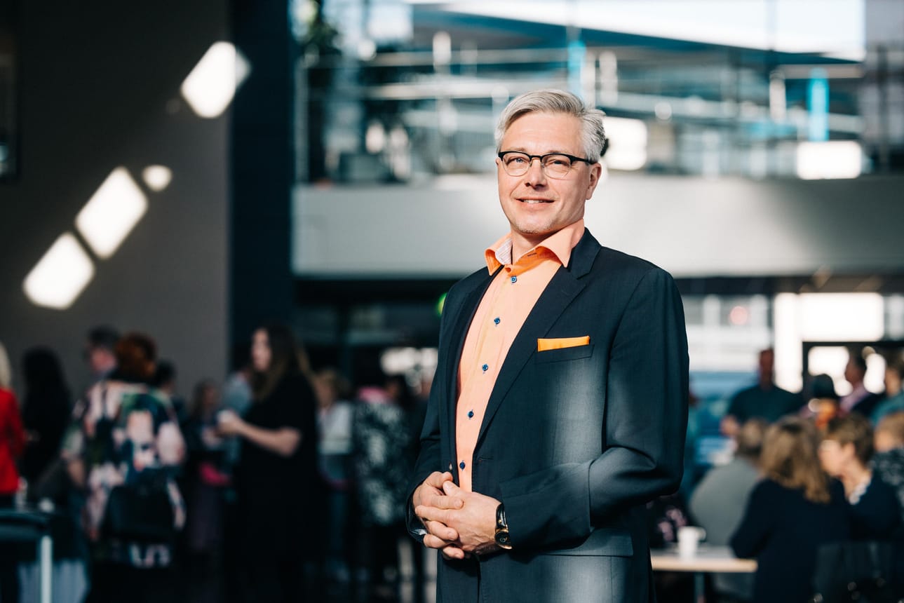 Yrittäjäopiston rehtori, toimitusjohtaja Jorma Kukkeenmäki on tyytyväinen opiston viime vuoden tulokseen.