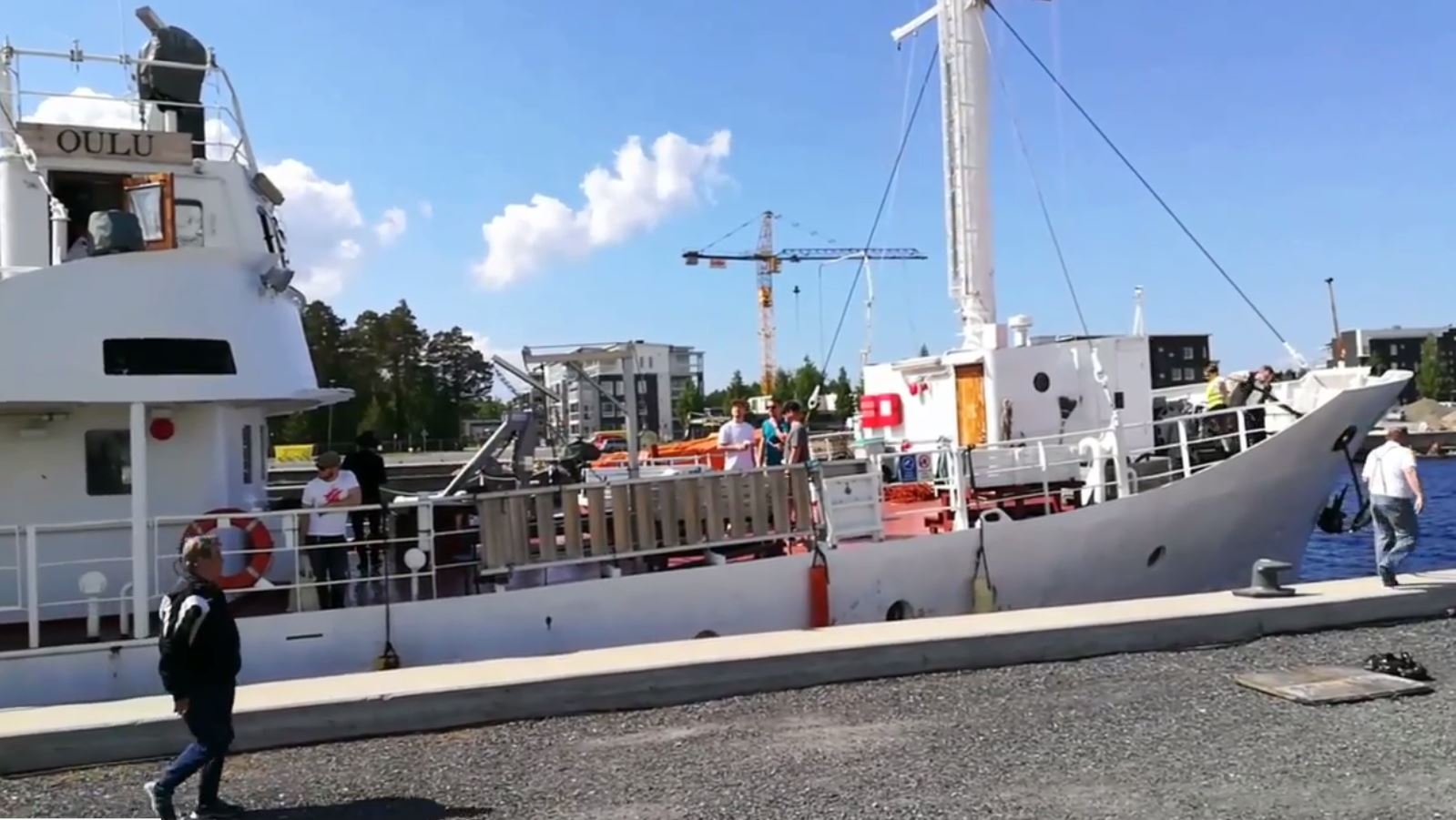 Bättre Folkiin menevän festarilaivan lähtö