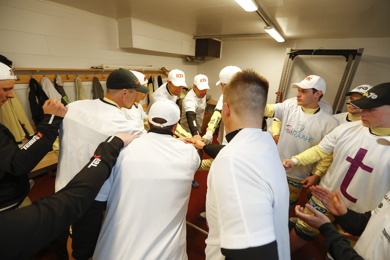 Hyvällä ilmeellä sitten pojat, vaikka tapahtuisi mitä.