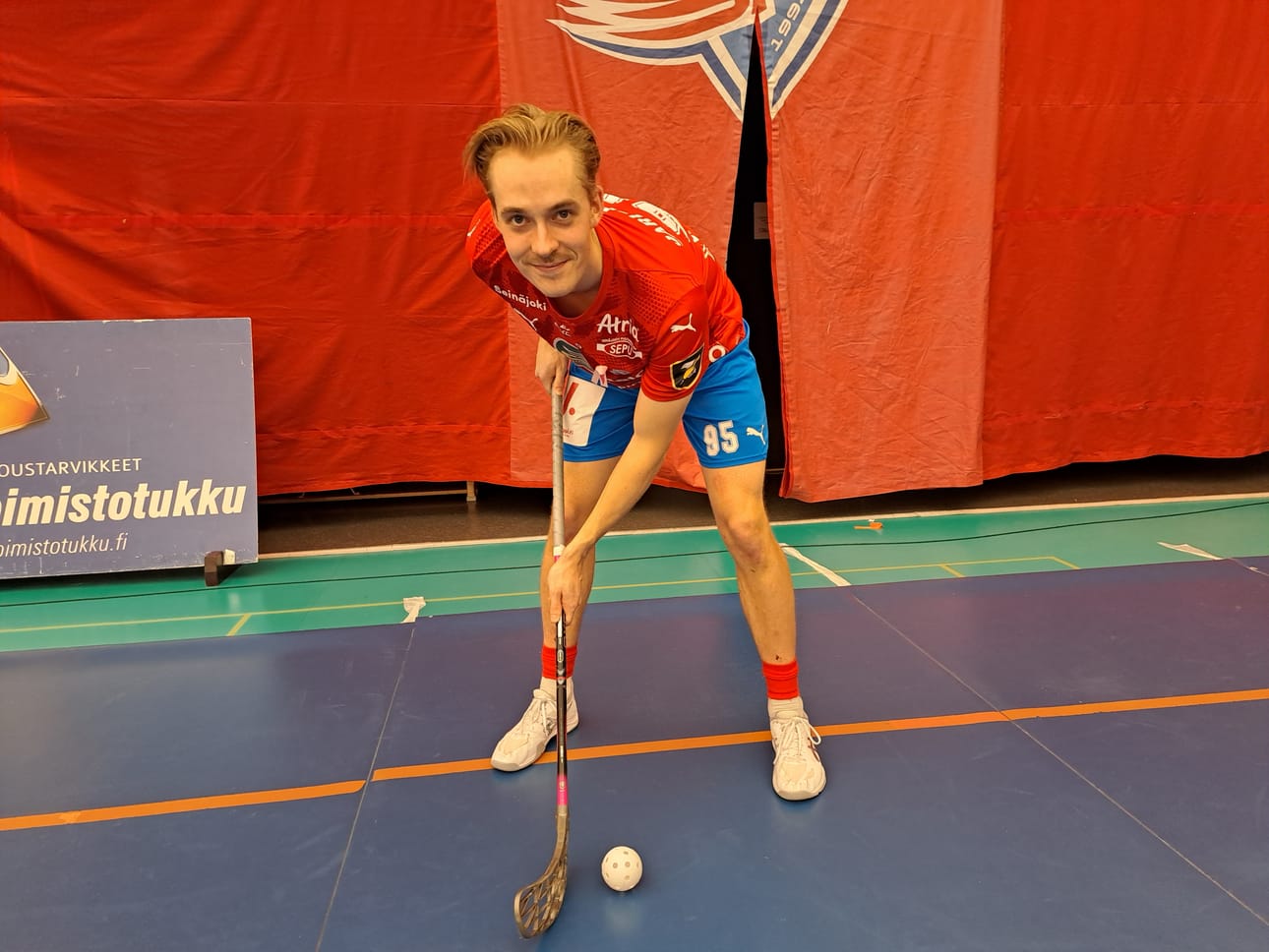 Miika Latvala kuluttaa kaudessa 3–4 paria pelikenkiä.